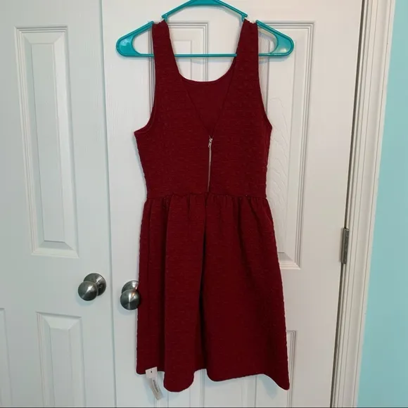 Everly‎ size medium deep red dress new with tags - Image 7