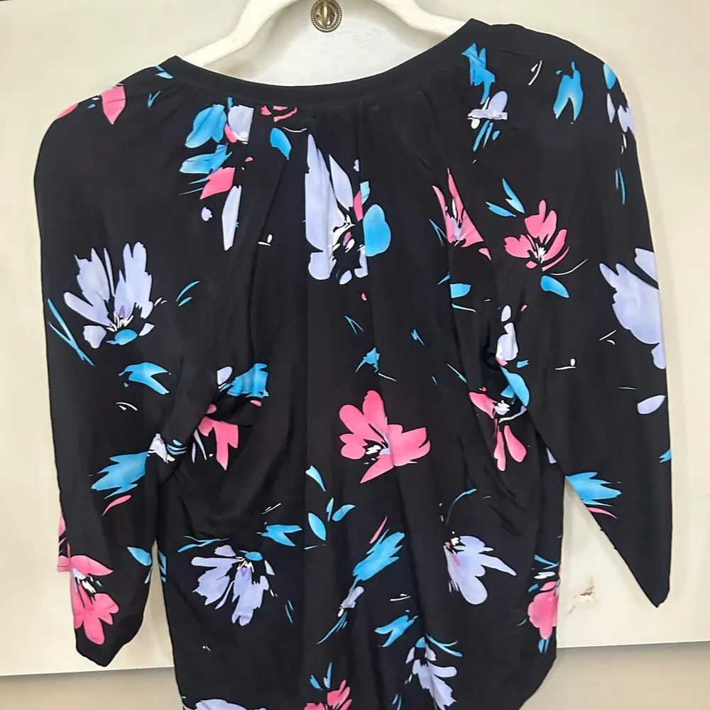 Yumi Kim Small 100% Silk Black Floral 3/4 Sleeve Blouse size XS - Image 2