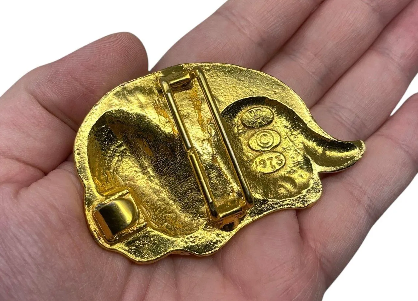 Vintage Signed 1973 Mimi Di N Belt Buckle Oversized Goldtone Hound Dog RARE FIND Gold - Image 4