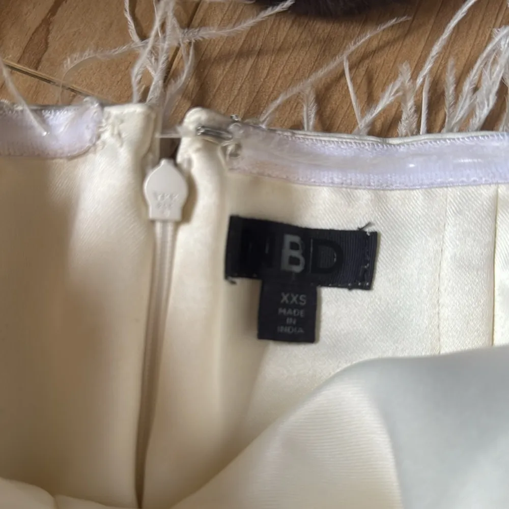 Gracy Mini Dress in White & Silver - Image 4