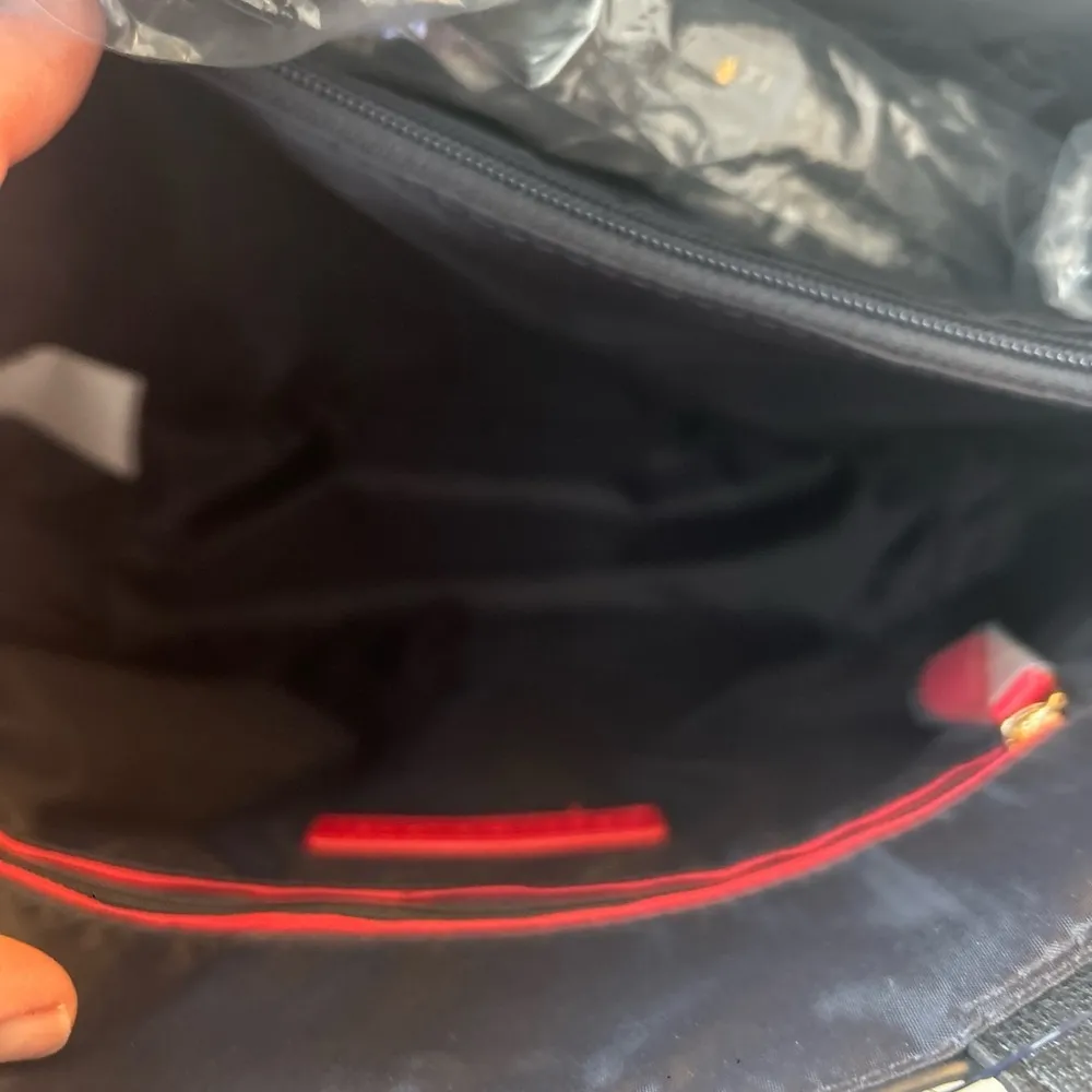 Tommy Hilfiger Black Tote Bag with Structured Design - Image 8