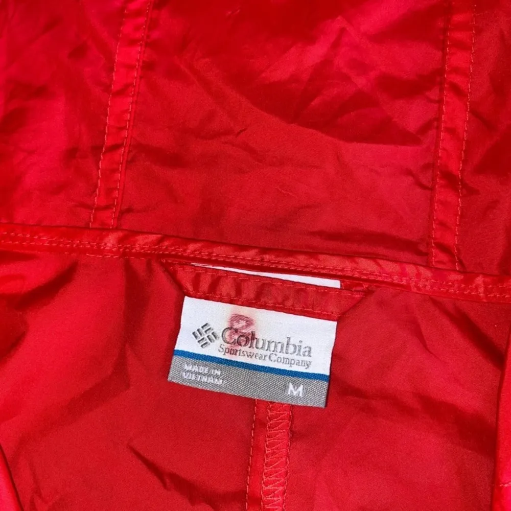 Columbia Medium  Ultra Lightweight Rain Jacket - Image 2