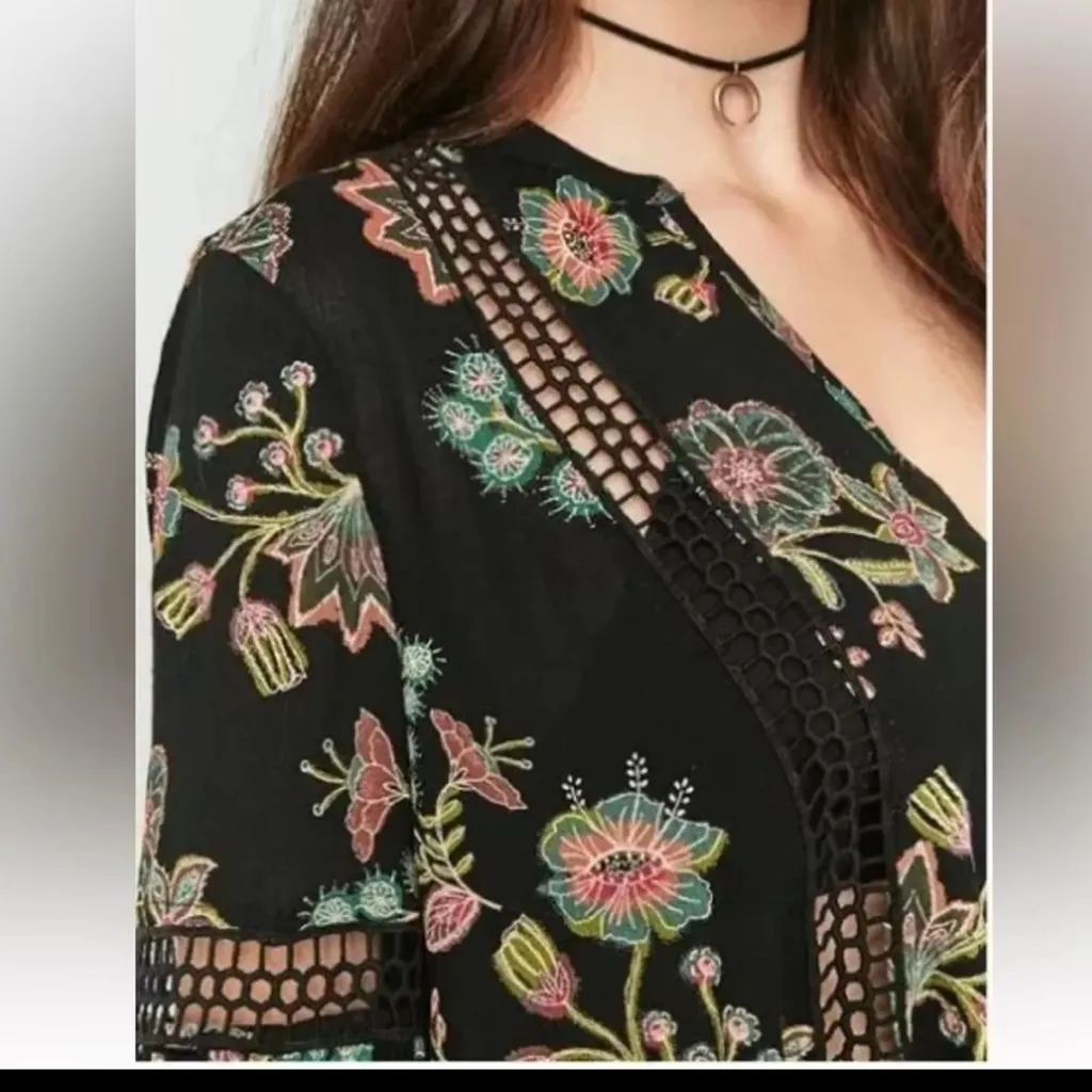 Free People black floral Just the Two of Us tunic blouse M - Image 3