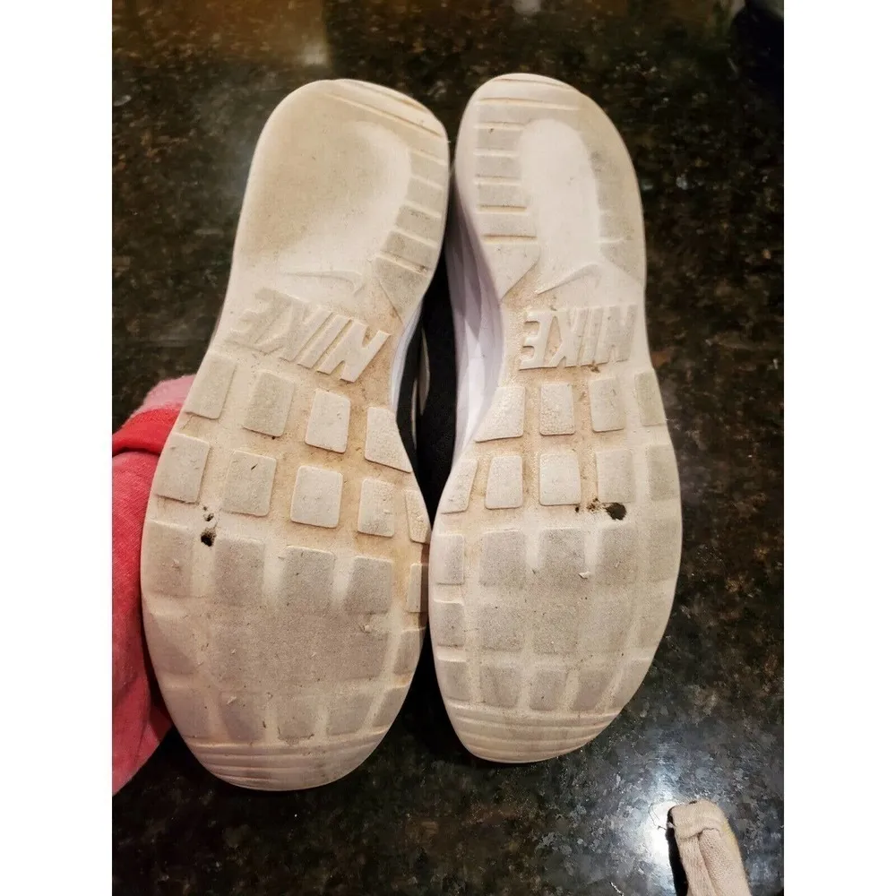 Nike Tanjun Women's Black Running Shoes Size 8 - Image 8