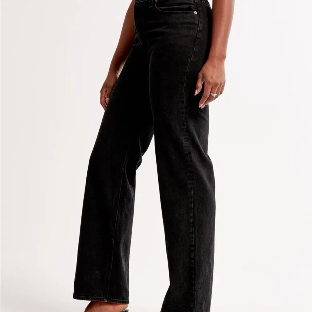 Abercrombie Curve Love 90s Relaxed Jean High rise Black Size 29/8 - Image 3