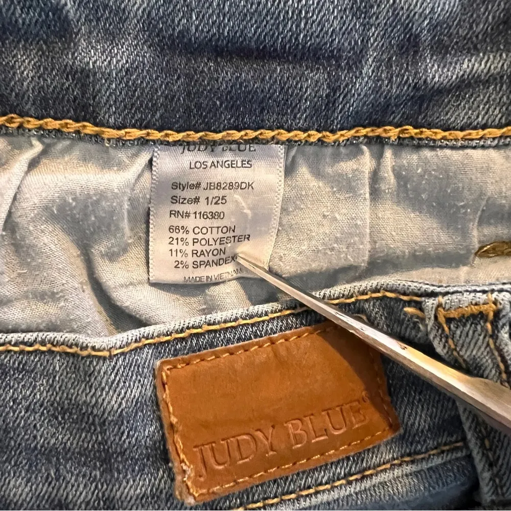 Judy Blue Women’s Relaxed Fit Distressed Denim Size 1/25 - Image 14