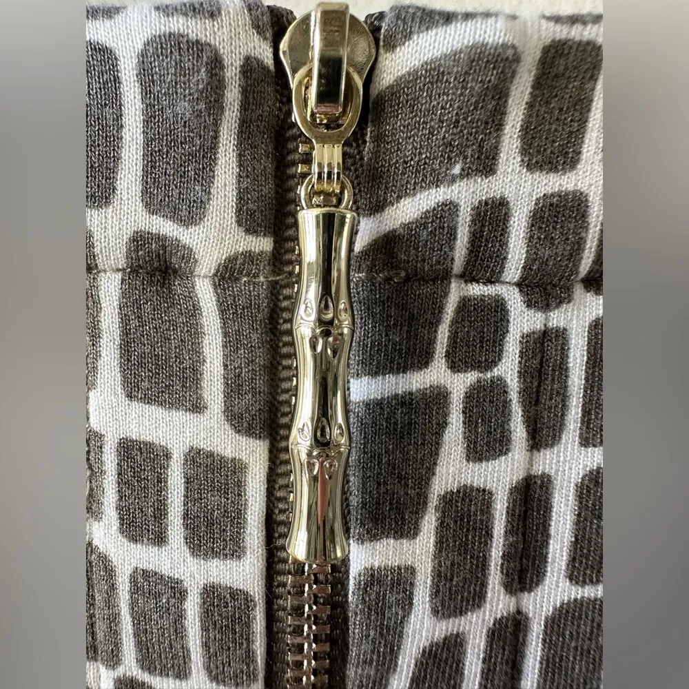 Tommy Bahama women’s large Grey/Green short sleeve medium length dress - Image 3