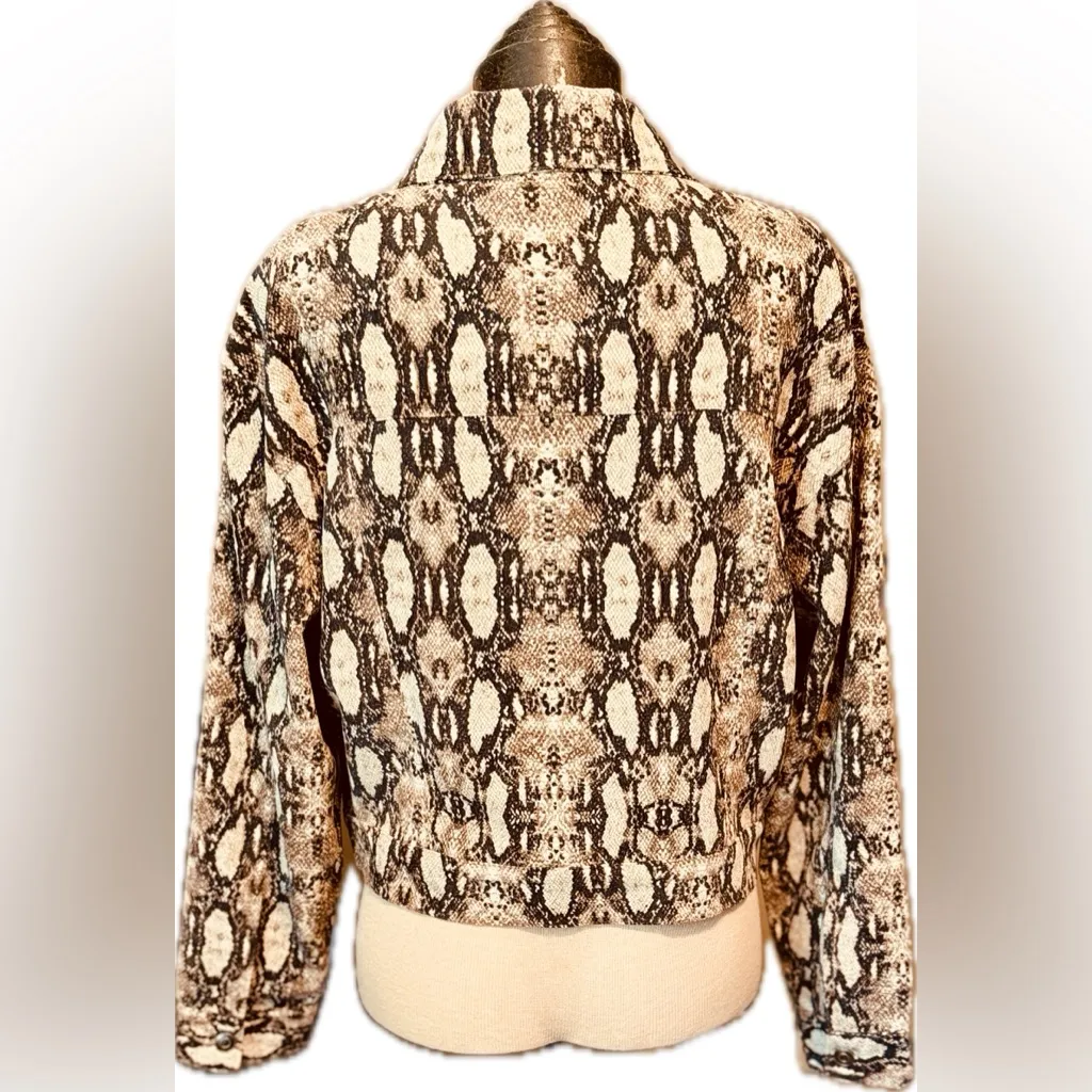 COZY Casual Python Snake Print Button Up Jacket Women's Size Large Lightweight‎ - Image 3