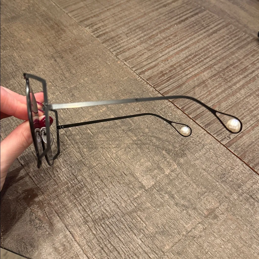 Black Oversized Sunglasses with Pearl Detail - Image 4