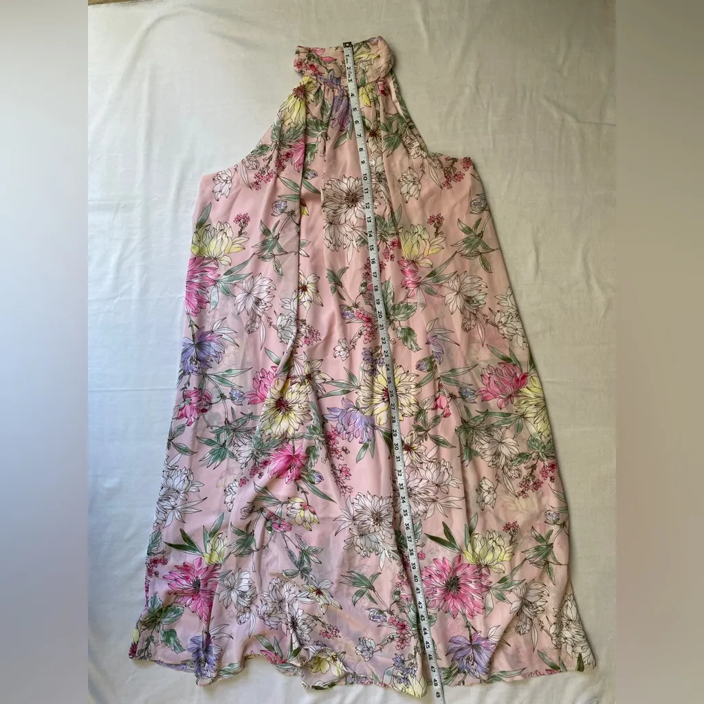 Calf-length A-line‎ dress in pink chiffon with a floral printed pattern. Size 12 - Image 9