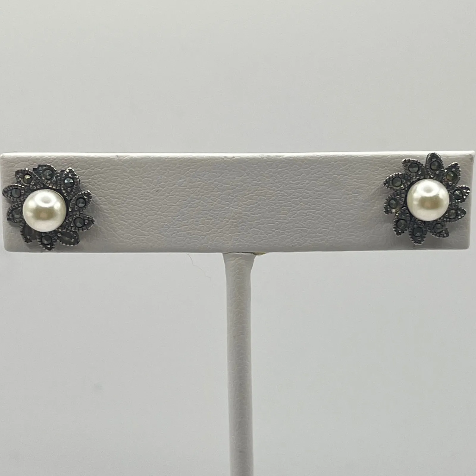 Vintage Pearl Flower Stud Post Earrings Marcasite Silver Tone - Image 6