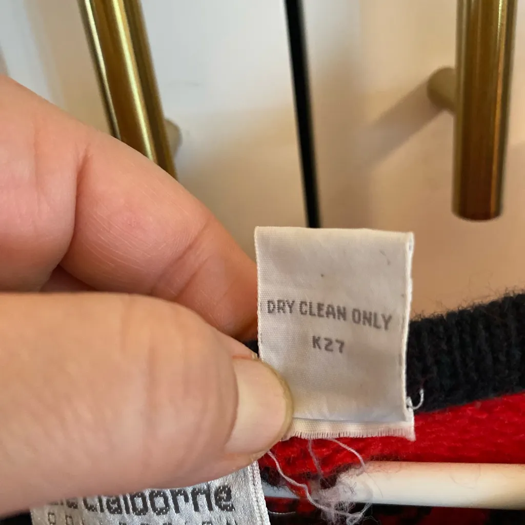 Vintage 90s Liz Claiborne Red silk Angora blend sweater black swirl embroidery. - Image 6