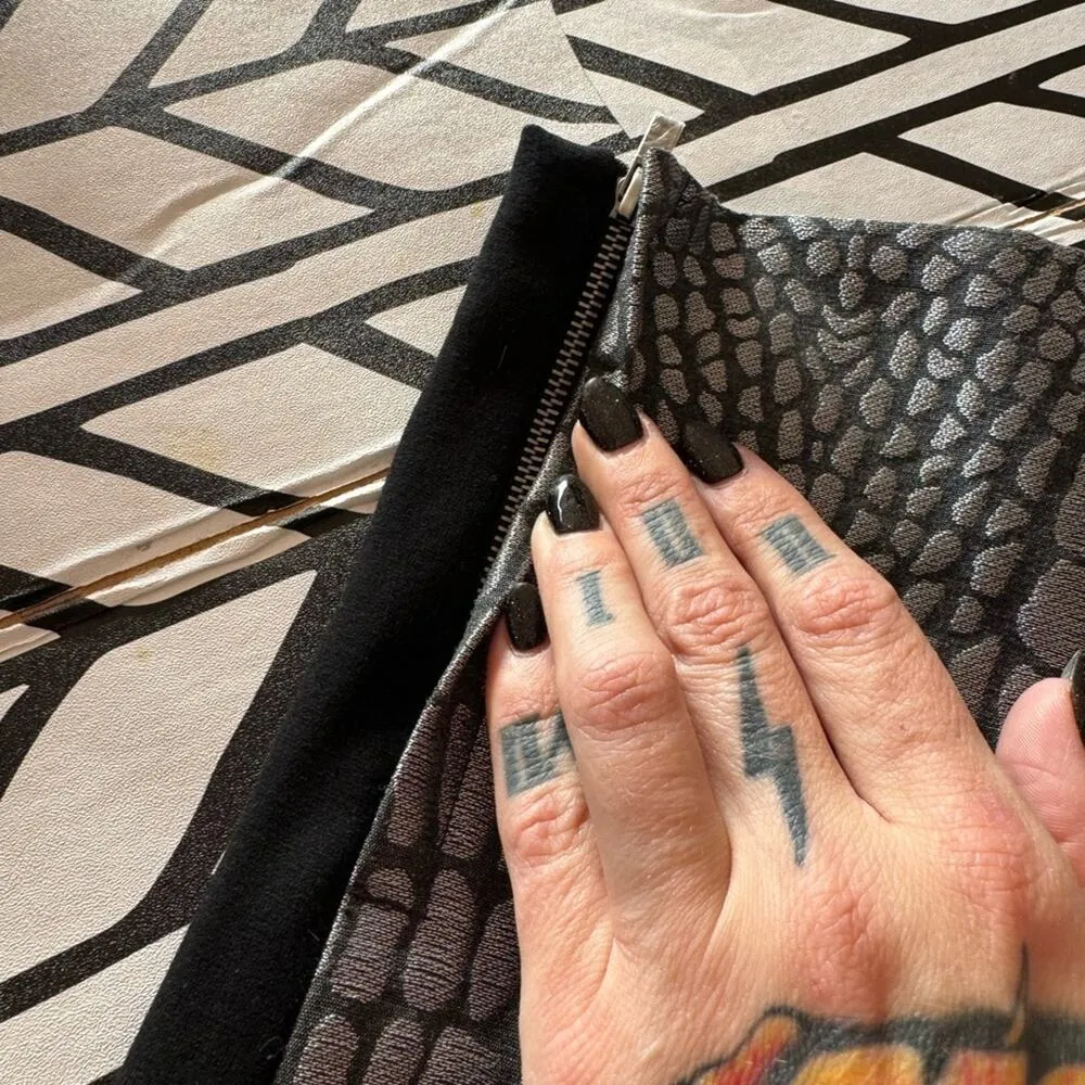 Diane Von Furstenberg Alexis snakeskin trousers size 6 NWT - Image 8