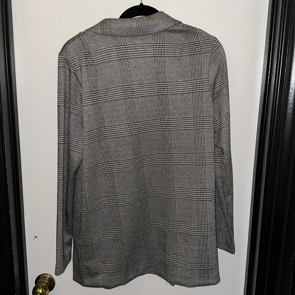 NWT H&M Gray Plaid Open Blazer in Size Small - Image 3