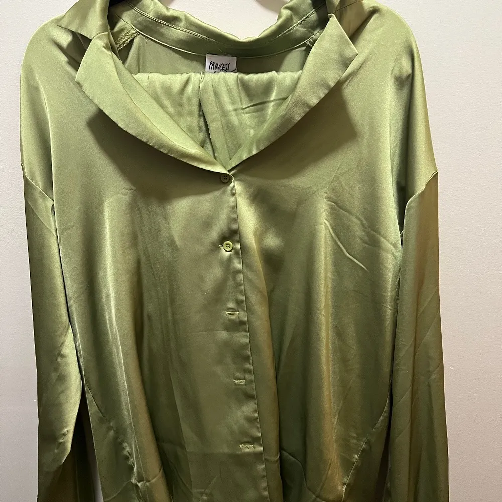 Green Silk Set - Image 3