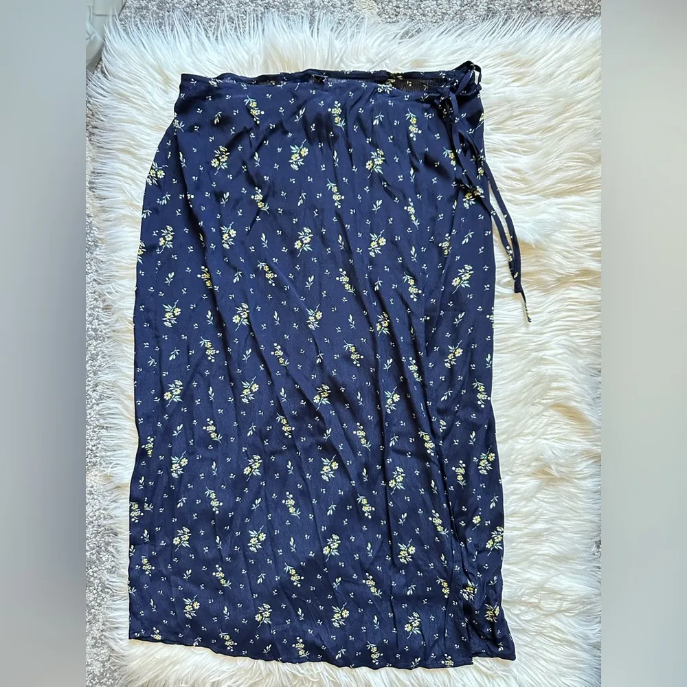 GAP floral wrap maxi skirt - Image 2
