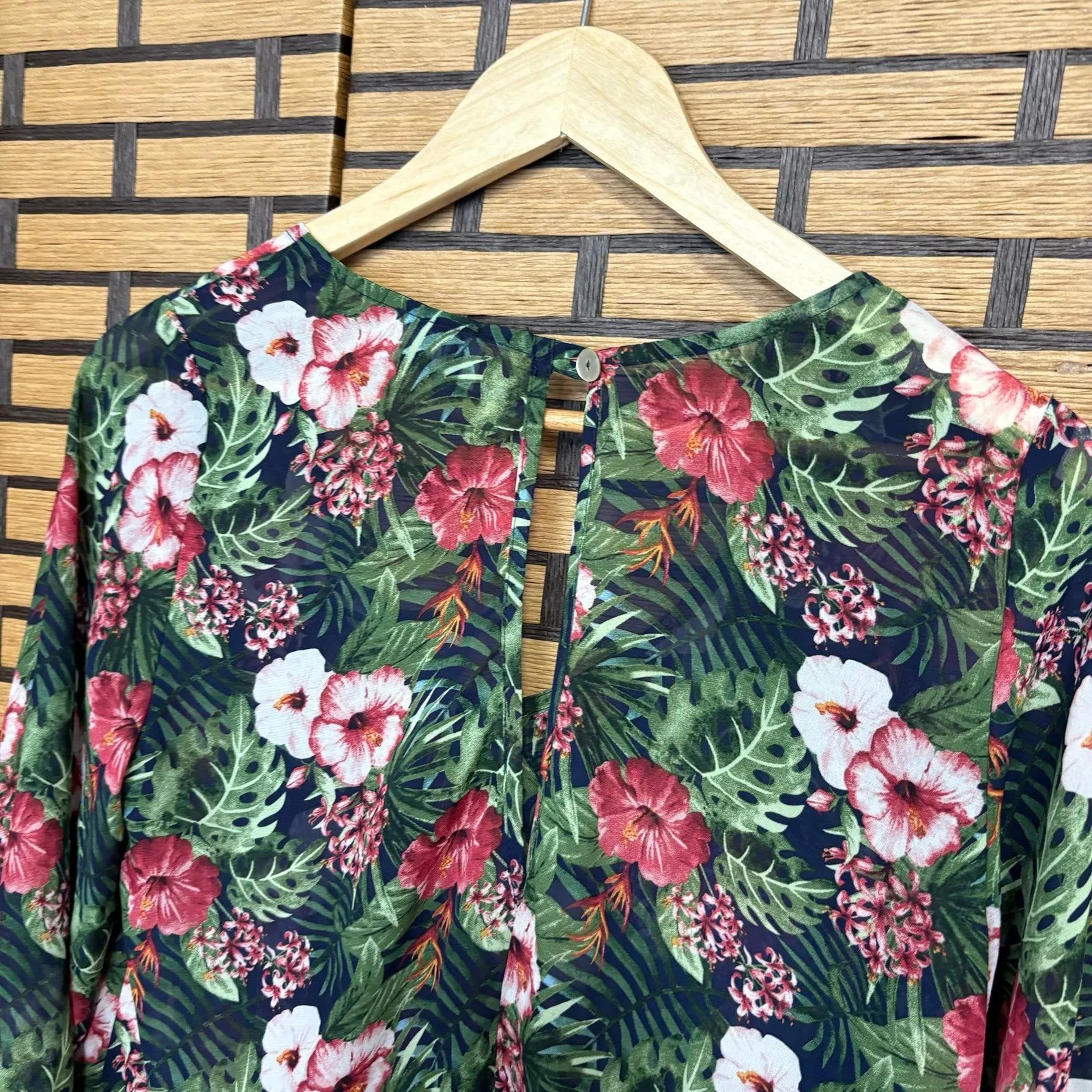 Show Me Your MuMu Floral‎ Blouse Size Medium - Image 3