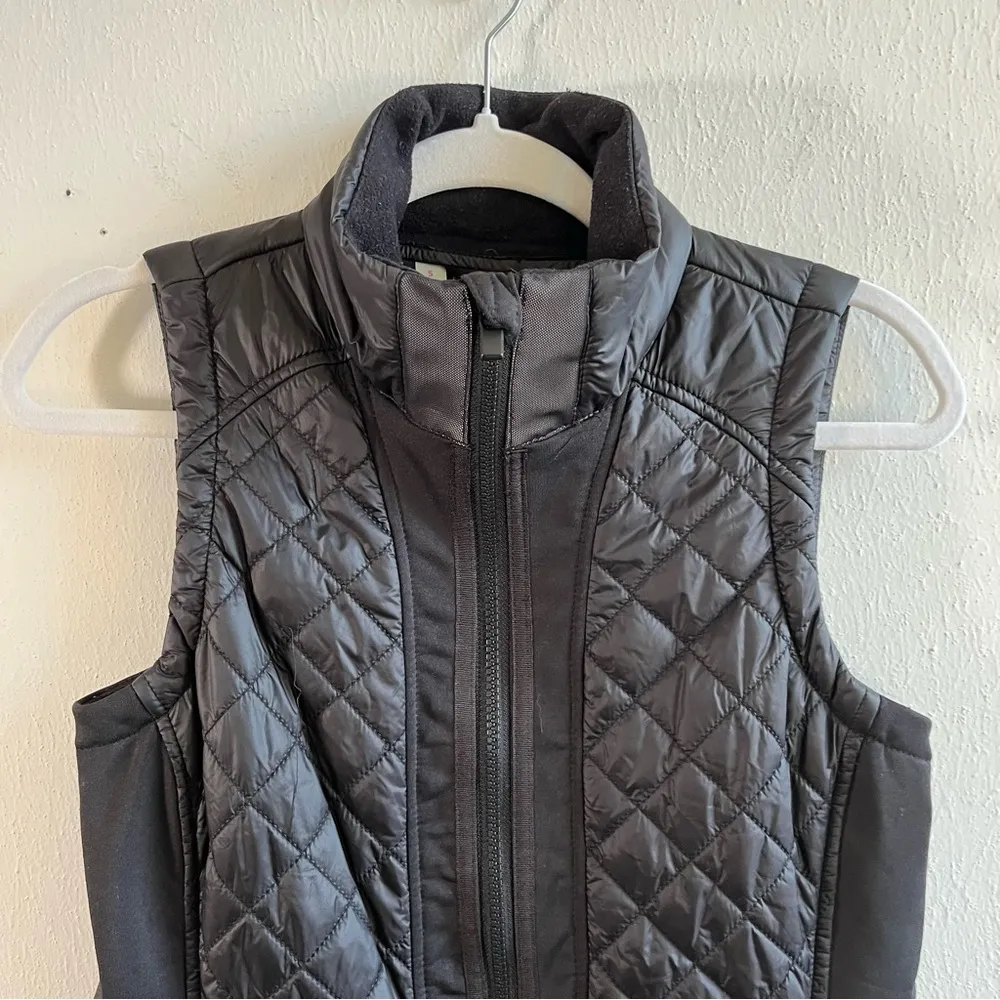Athleta Vest Black Rock Springs Quilted Reflective Vest Sz S EUC w/ Pockets! - Image 5