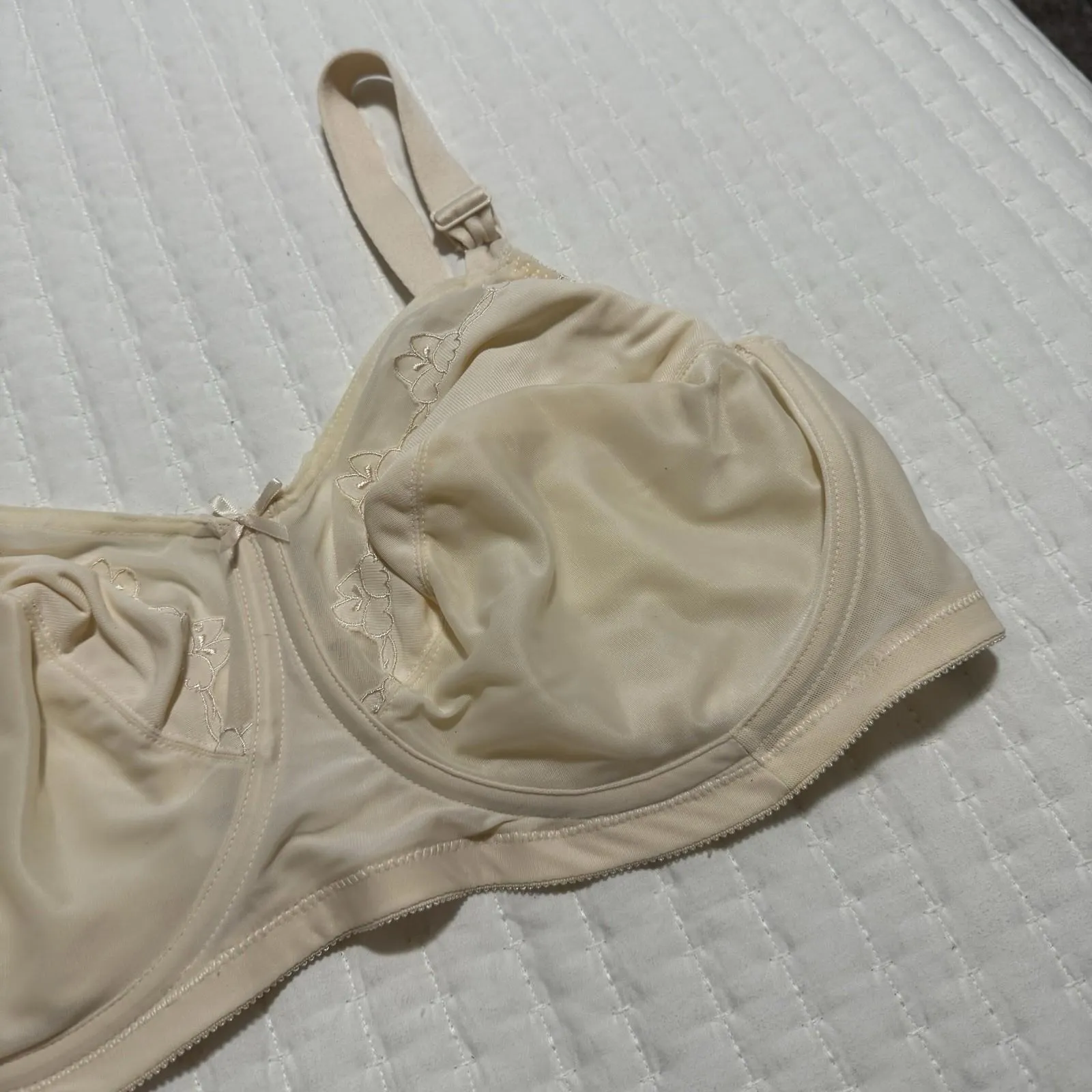 Bali 44DD Flower Embroidery Underwire Unlined Full Coverage Bra 0180 Light Beige Size undefined - Image 4