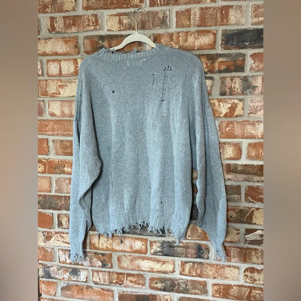 The post Victoria distressed sweater Gray Size M - Image 3