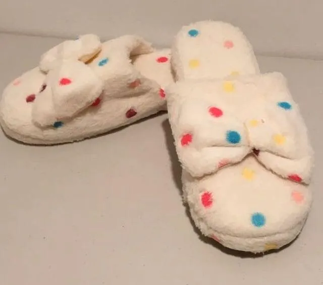 White Slippers Size 9 - Image 2