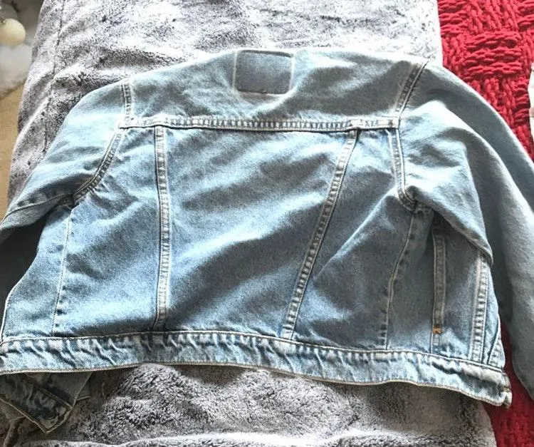 Levi’s Cropped Light Wash Jean Jacket  - Image 4