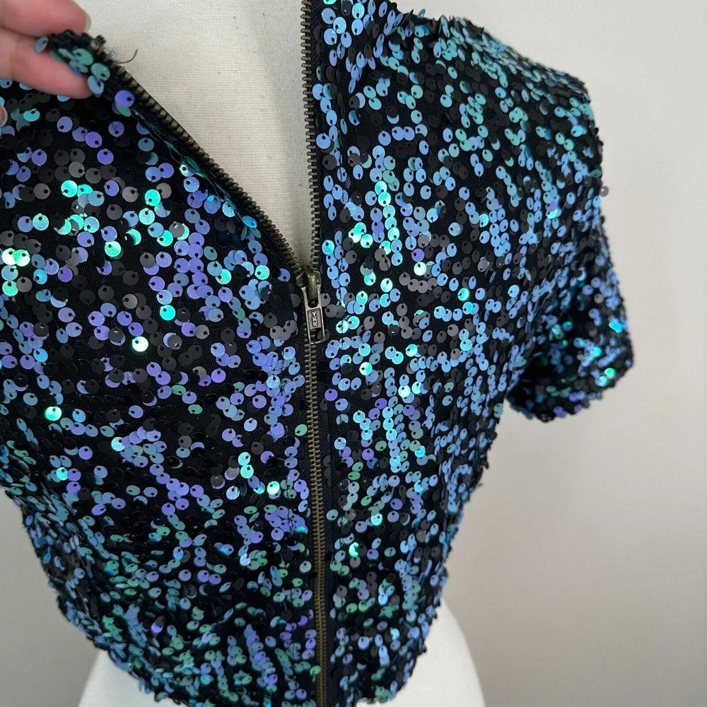 NEW Charlotte Russe Shirt Size M Vegas Baby All Over Sequin Crop Top - Image 4