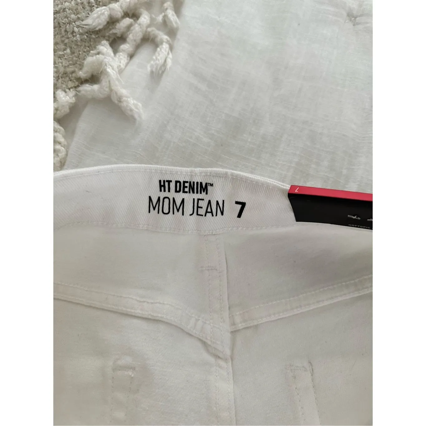 Hot Topic Women’s White 7 Distressed Mom Jeans NWT - Image 5