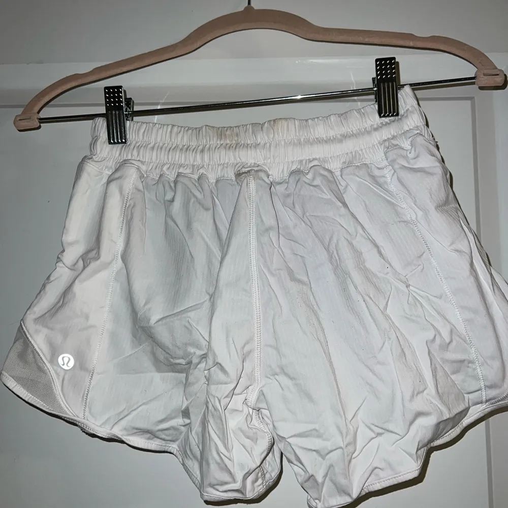 hotty hot white shorts size 4 - Image 3