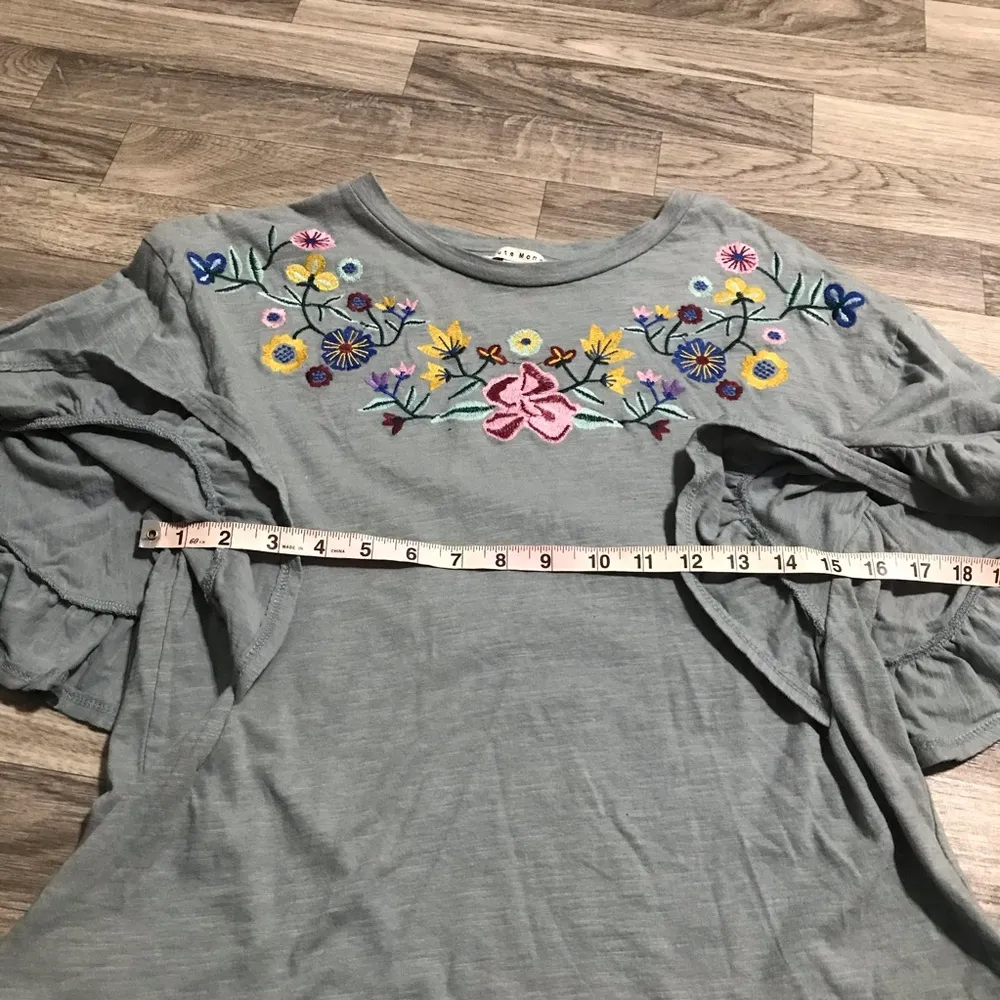 Haute Monde Flower Embroidery Bell Sleeve Shirt; Small Women’s - Image 2