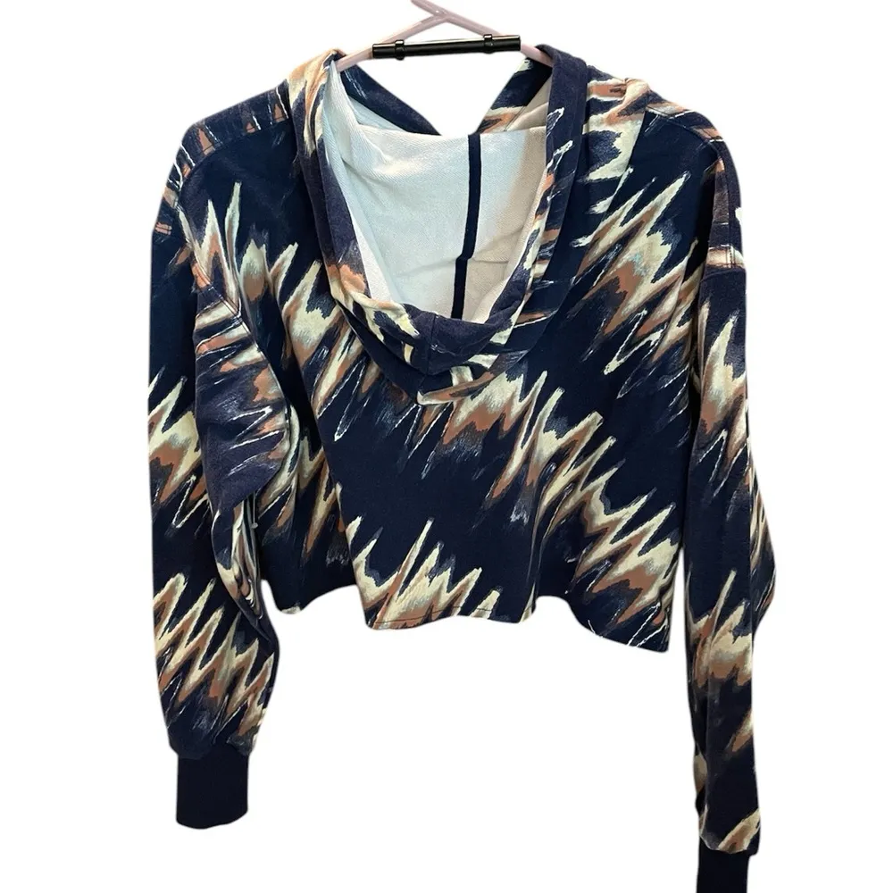 NWOT Free People Movement Half Time Printed Navy Cropped Hoodie size Small - Image 6