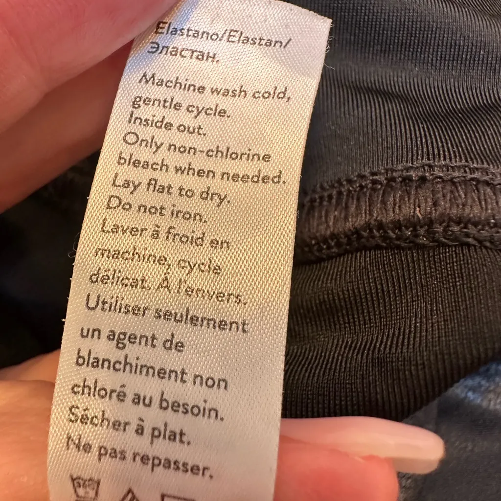 Spanx Sleek Very Black Faux Leather Moto Leggings Edgy Goth Punk Size M - Image 9