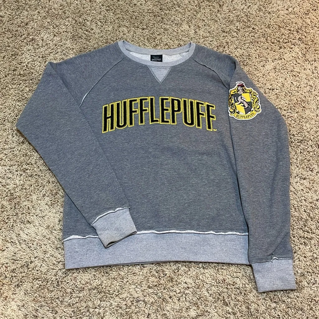 Universal Studios Wizarding World Harry Potter Hufflepuff Crewneck Sweatshirt M - Image 2