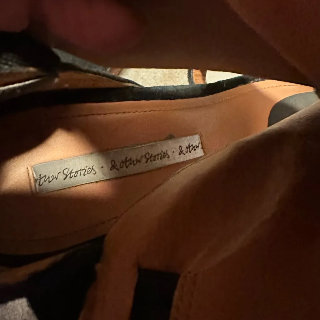 & other stories Black Suede Cut Out Strappy
Sandal Heels Size 9.5 RETAIL $135 - Image 10