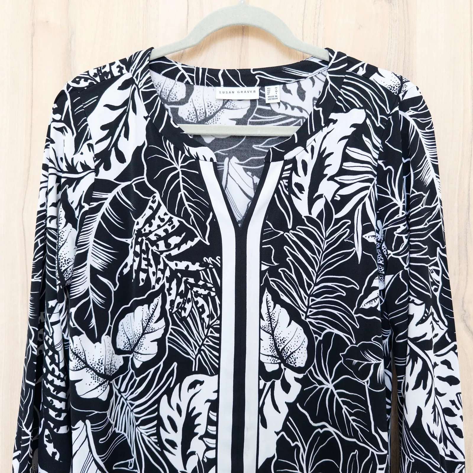 Susan Graver Womens Liquid Knit Top Sz M Black White Tropical Leaf Print Resort - Image 2