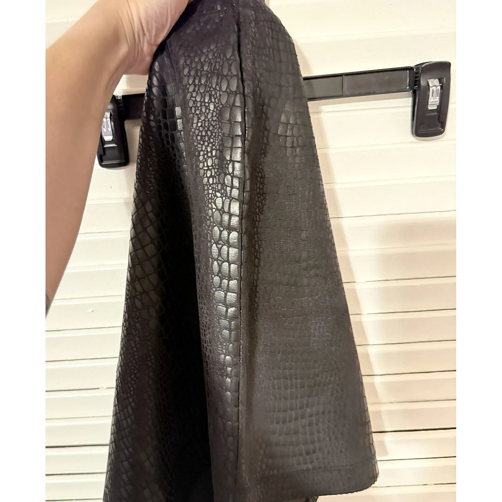 FIFTEEN TWENTY Faux Leather Snake Print Mini Skirt Black Textured Pull-On Size M - Image 8