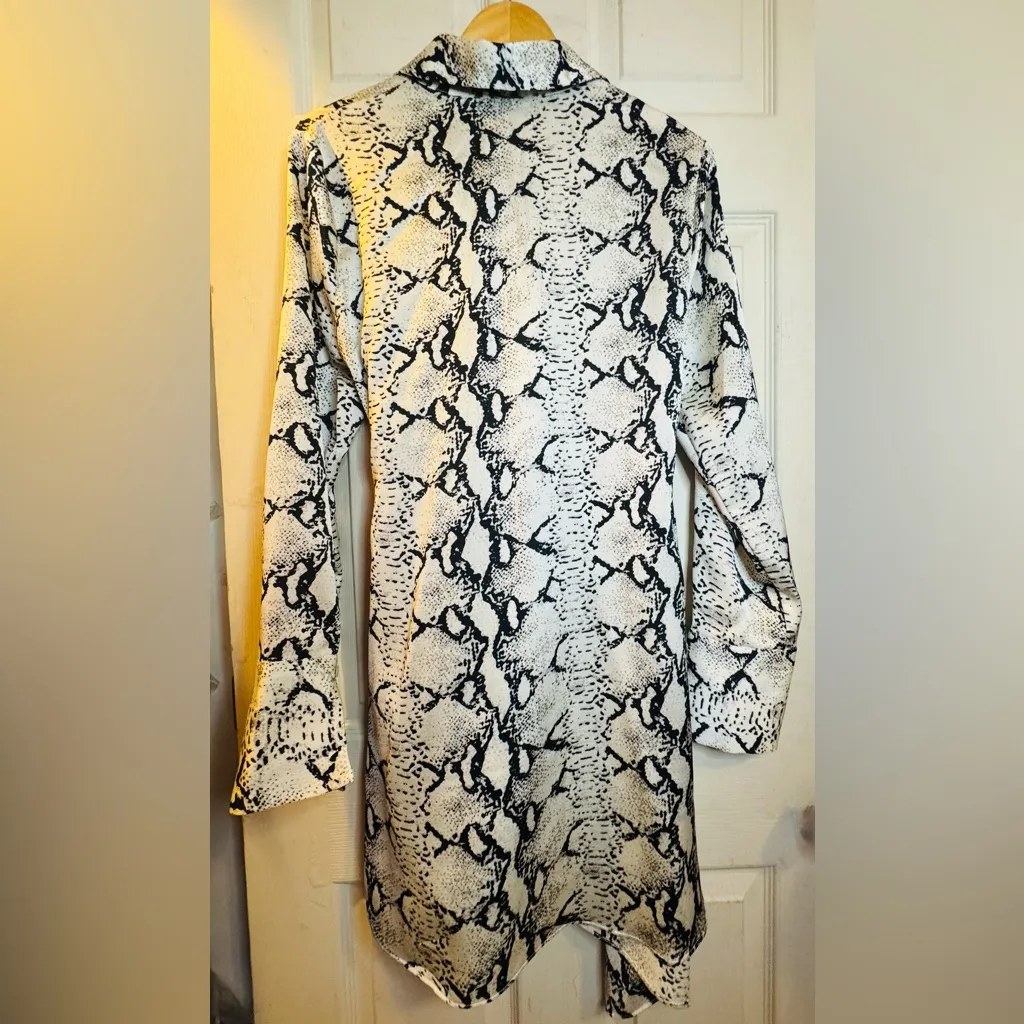 e.ssue Snake Print Shirt Dress  Black & White Animal Print Front Knot Size L - Image 6