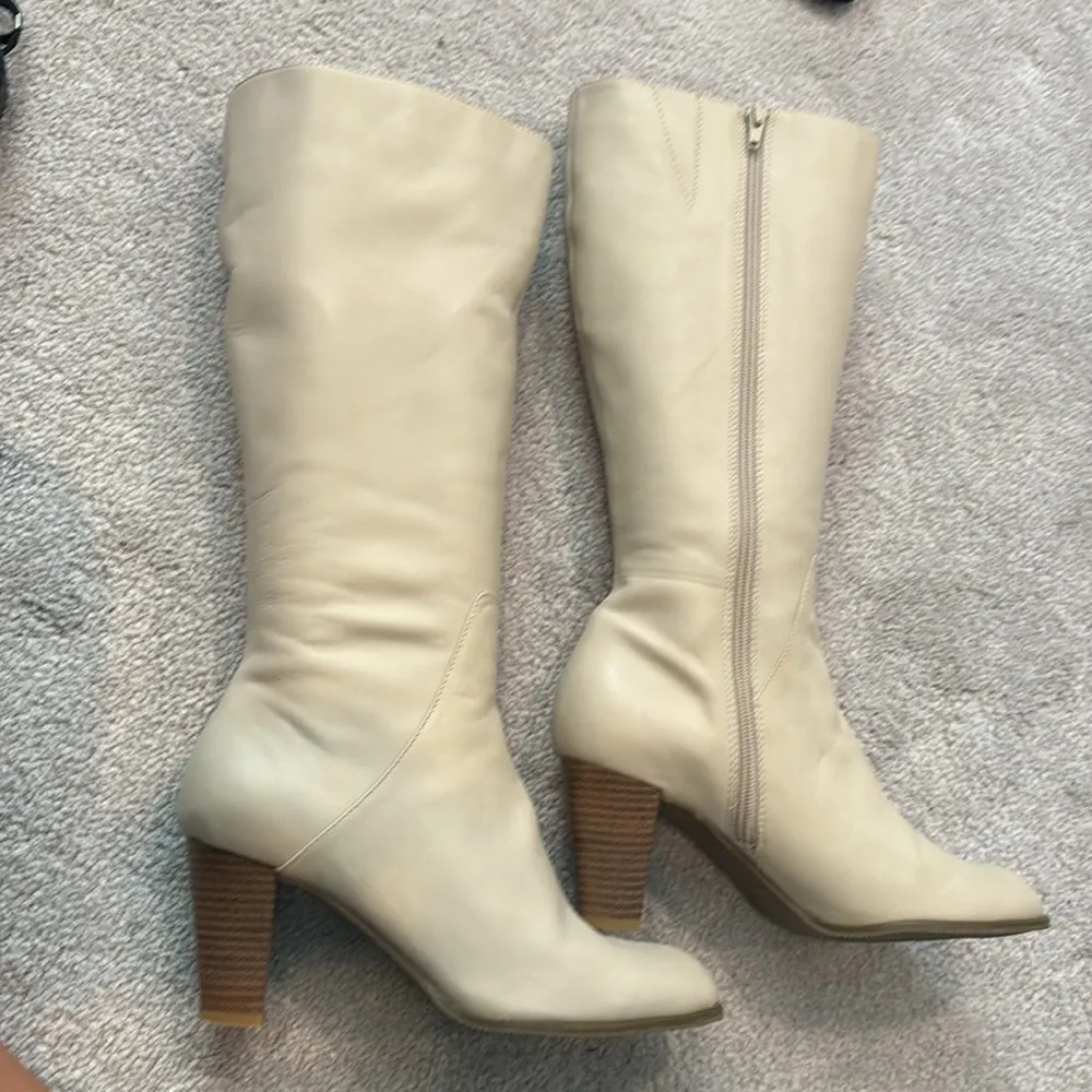 Leather boots Size 8.5 - Image 4
