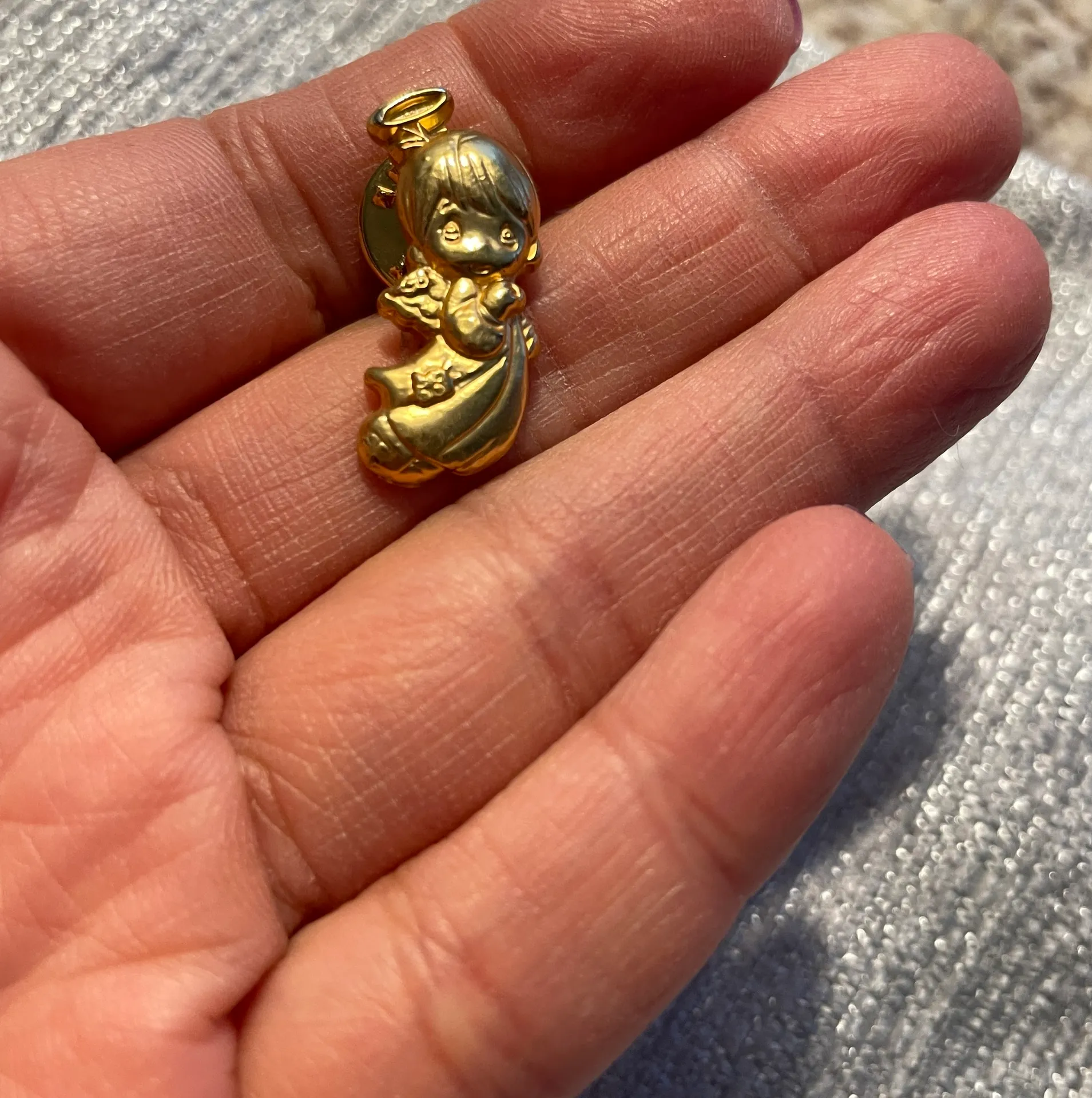 Vintage  Boy Angel Religious Gold Tone Lapel Hat Tie Pin. - Image 3