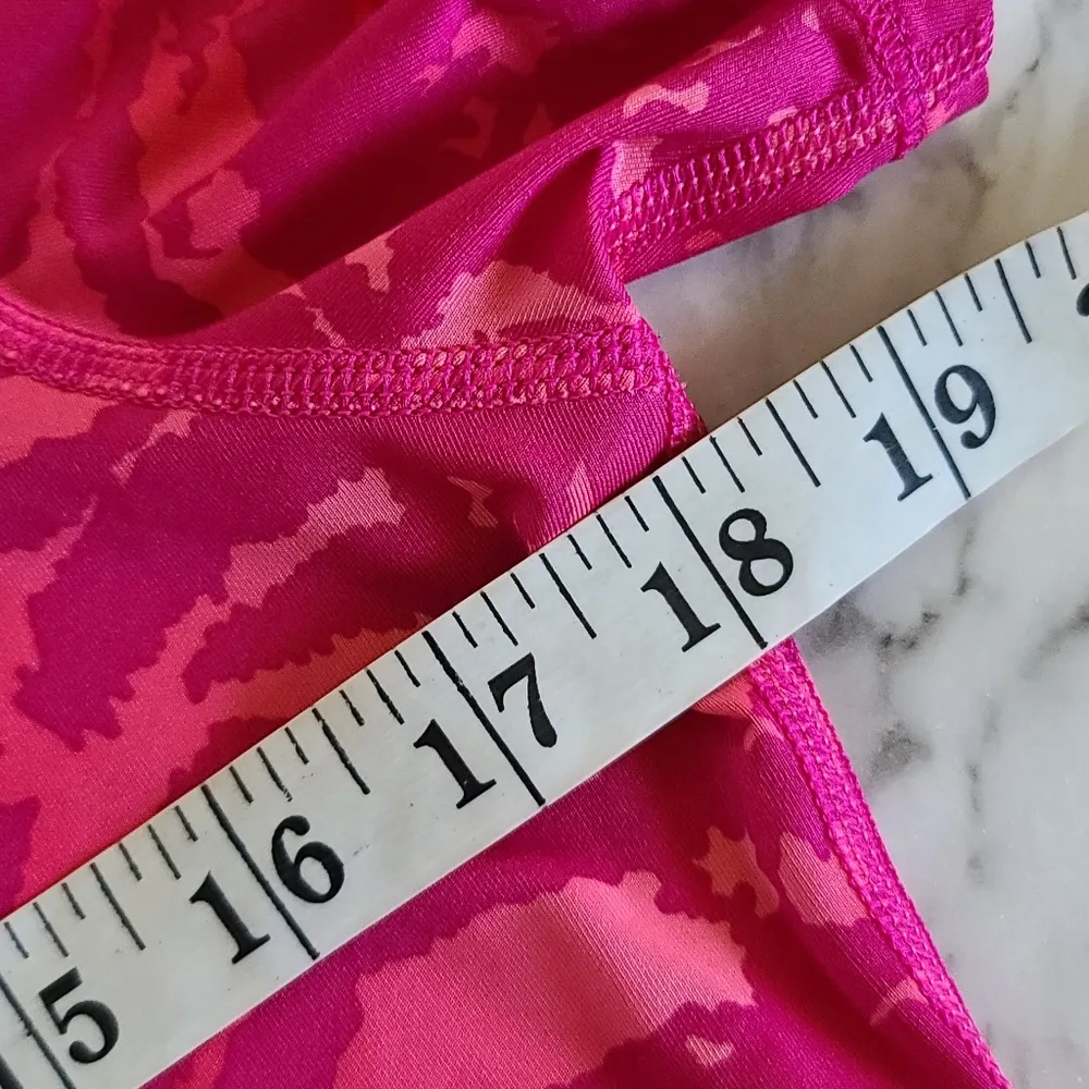 Under Armour  compression tee size medium - Image 4