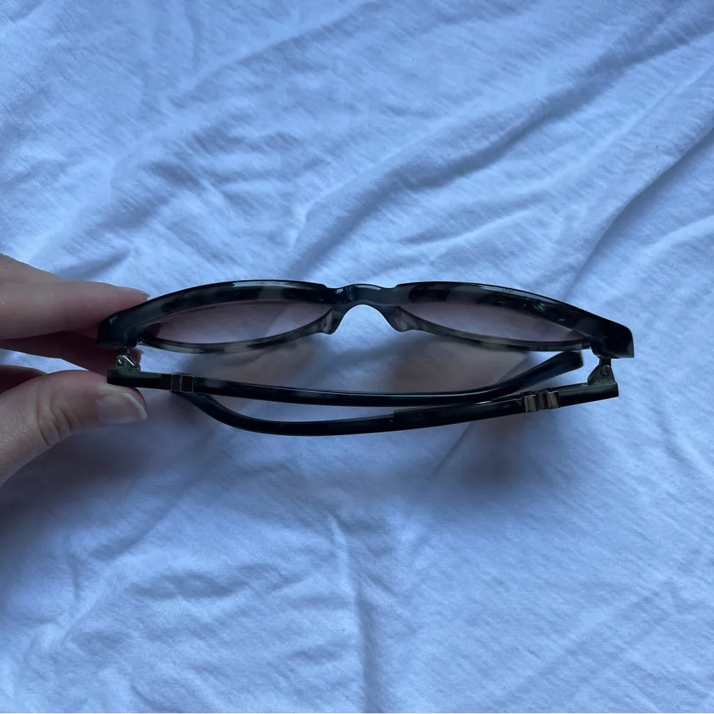 Carolina Herrera Tortoise Shell Sunglasses Sunnies Round Frame - Image 7