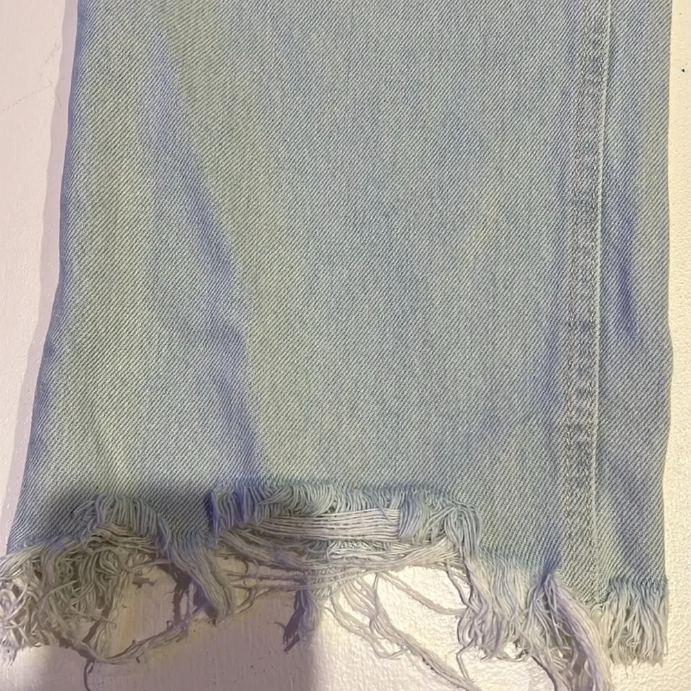 We the Free People Size 31 Mid rise Maggie Distressed Crop Jeans Raw Frayed Hem - Image 4