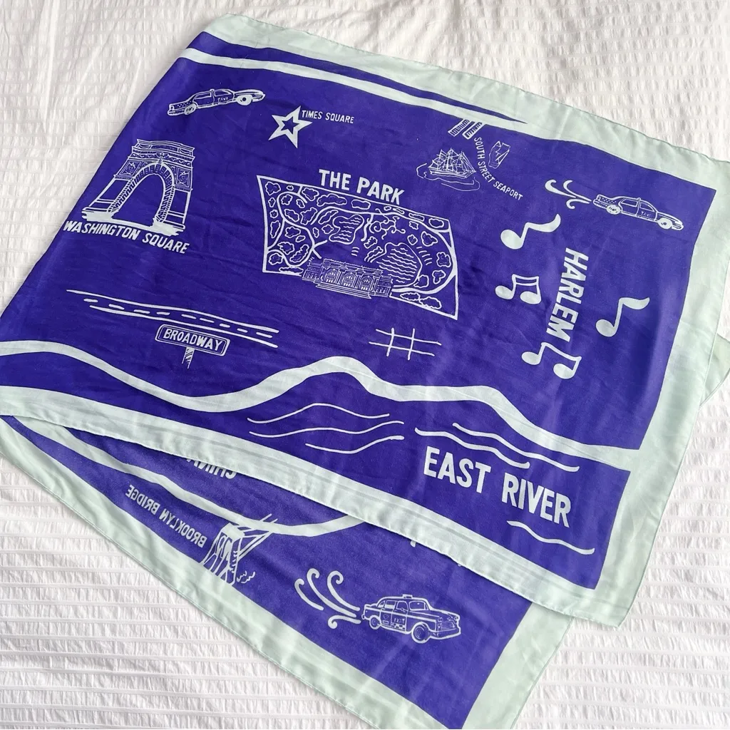J Crew • Manhattan scarf wrap NYC New York City landmarks souvenir travel map - Image 4
