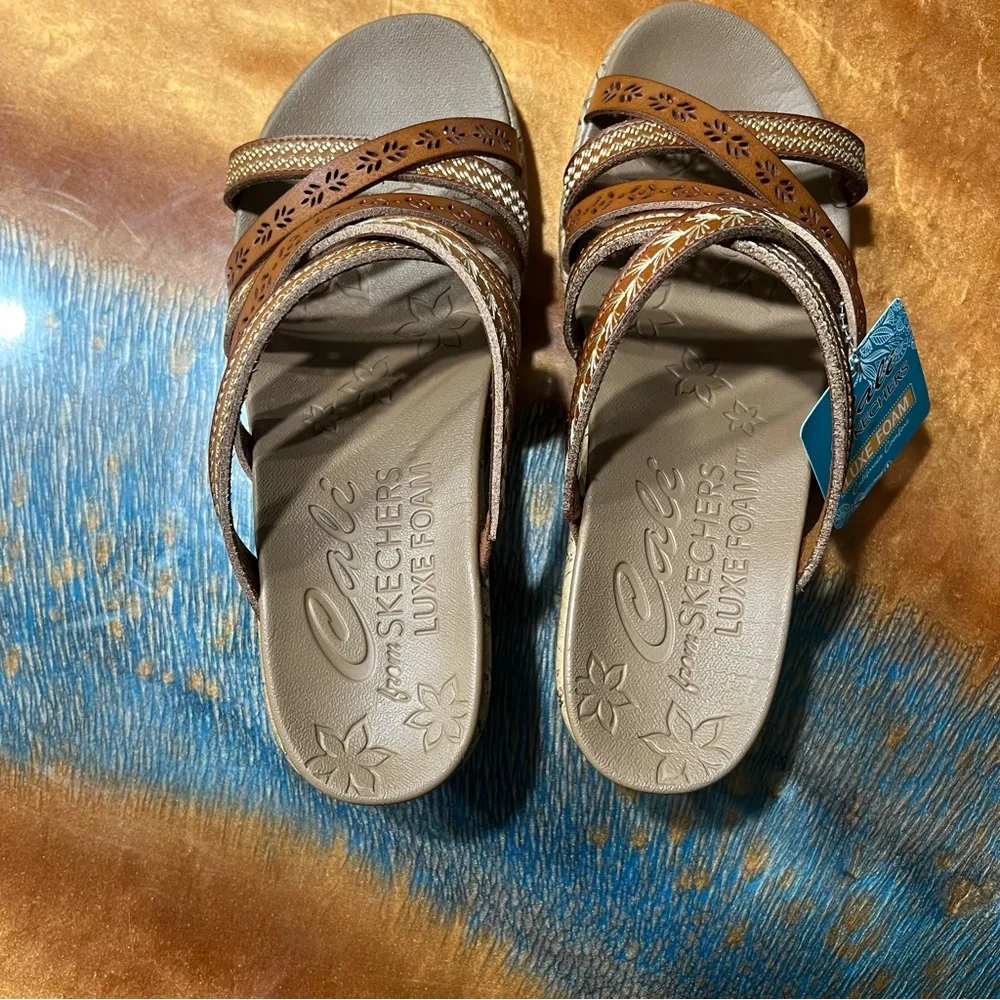 NWT Skechers Cali Beverlee Tan Embroidered Slide-On Wedge Sandals size 7.5 - Image 12