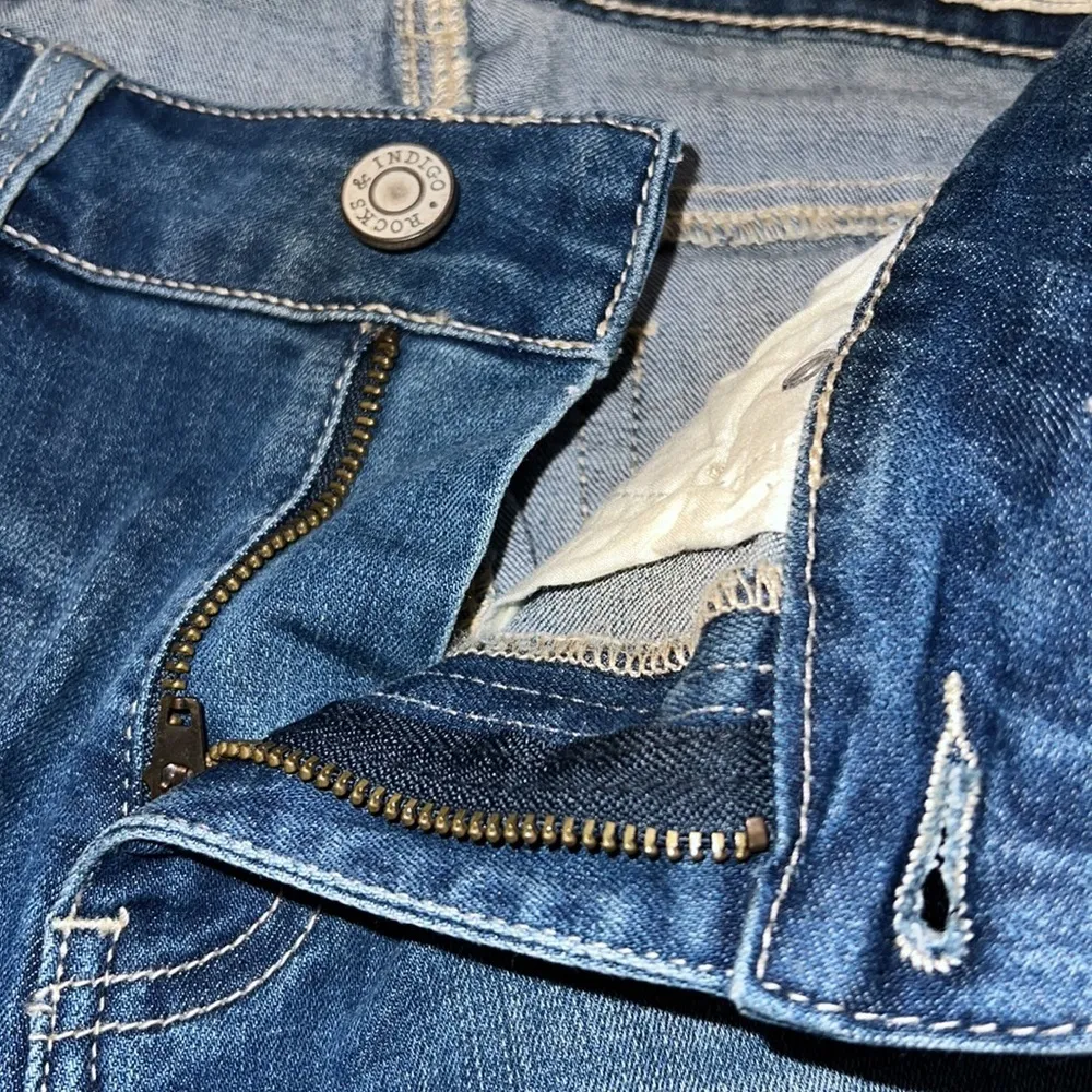 Rock & Indigo womens sz 8/28 denim shorts multicolored tasseled bottom 2" inseam Blue - Image 7