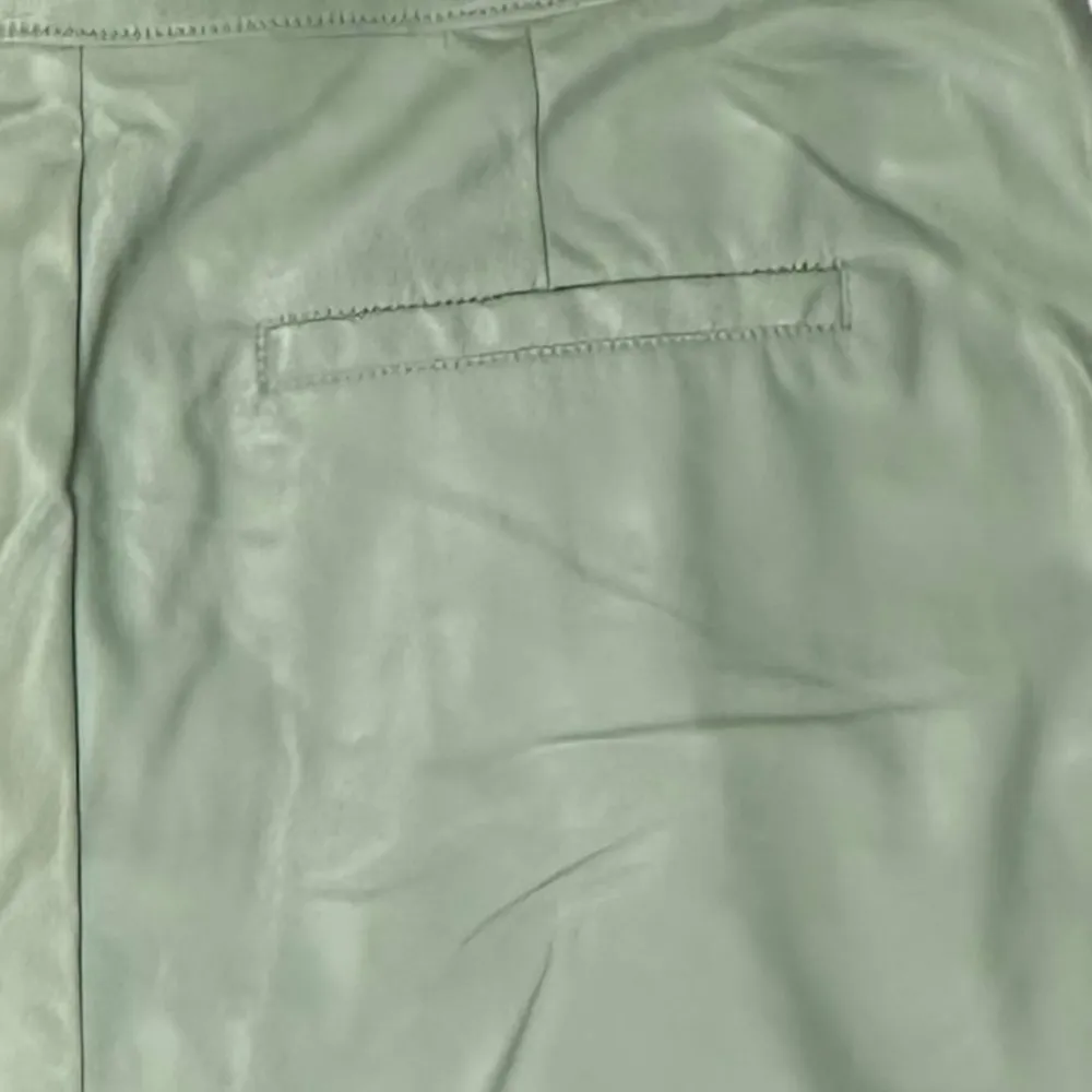 Revolve Blank NYC Size 31 Faux Leather Maybell Short in Joyous Shout Mint NWT - Image 10