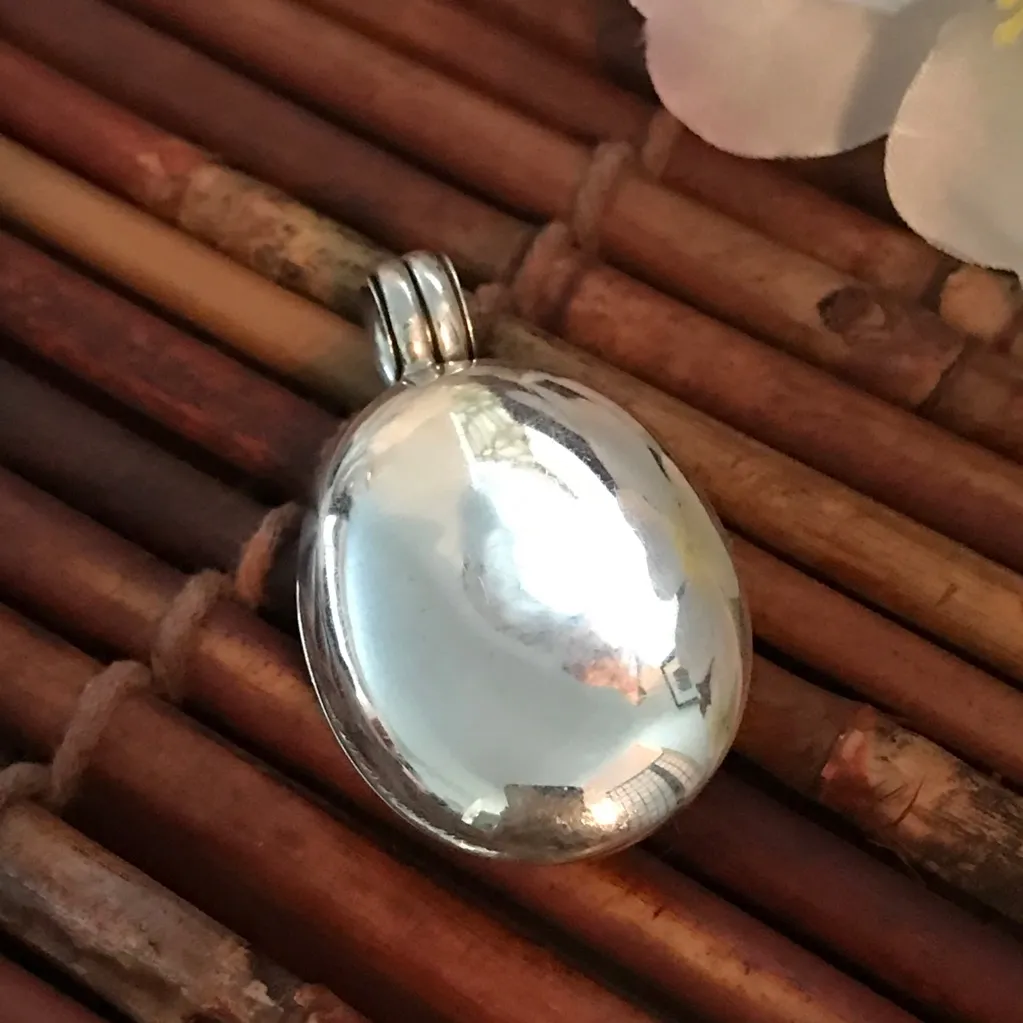 Silpada Sterling Silver Oval Scroll Pendant Locket - Image 3