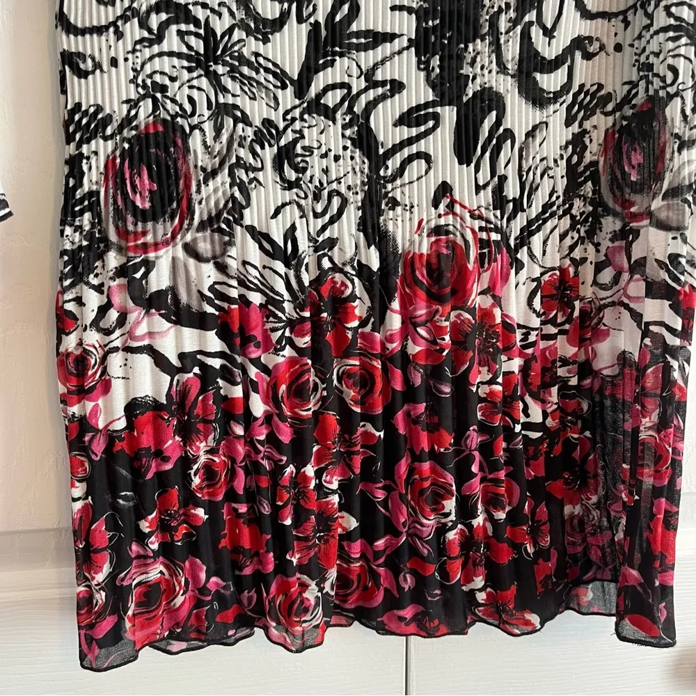 Nicola Tunic Women’s Sz 8 Floral Multicolor Bell Sleeves Pleated, chain accent Black - Image 6