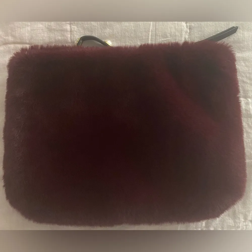 NEW Stella & Dot The Maven Burgundy Faux Fur Clutch Wristlet Pearl - Image 2