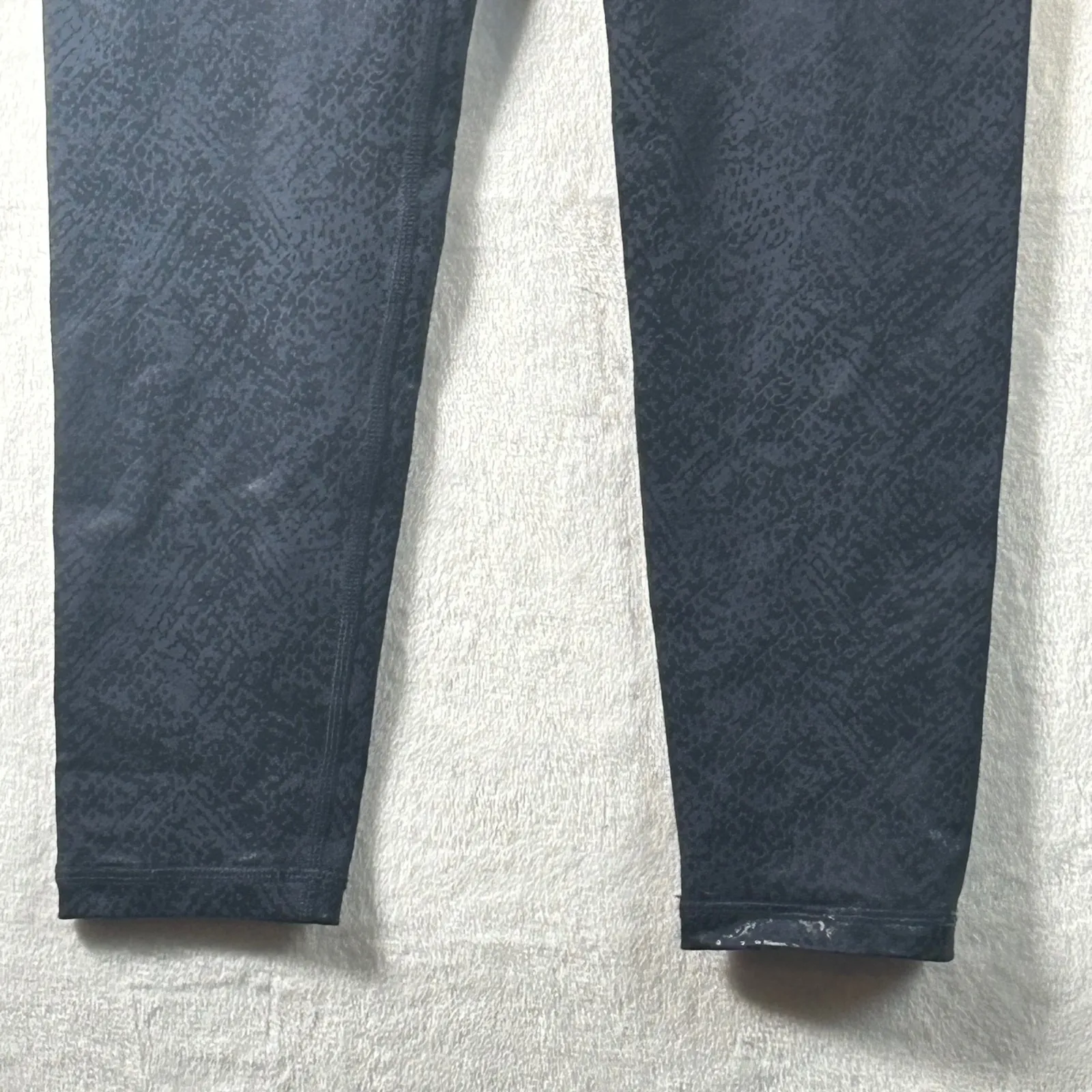Aerie OFFLINE Shiny Dark Navy Snake Print High Waisted Leggings S Short Blue Size undefined - Image 3
